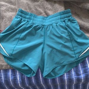 Lululemon hottie hot shorts 2.5in
